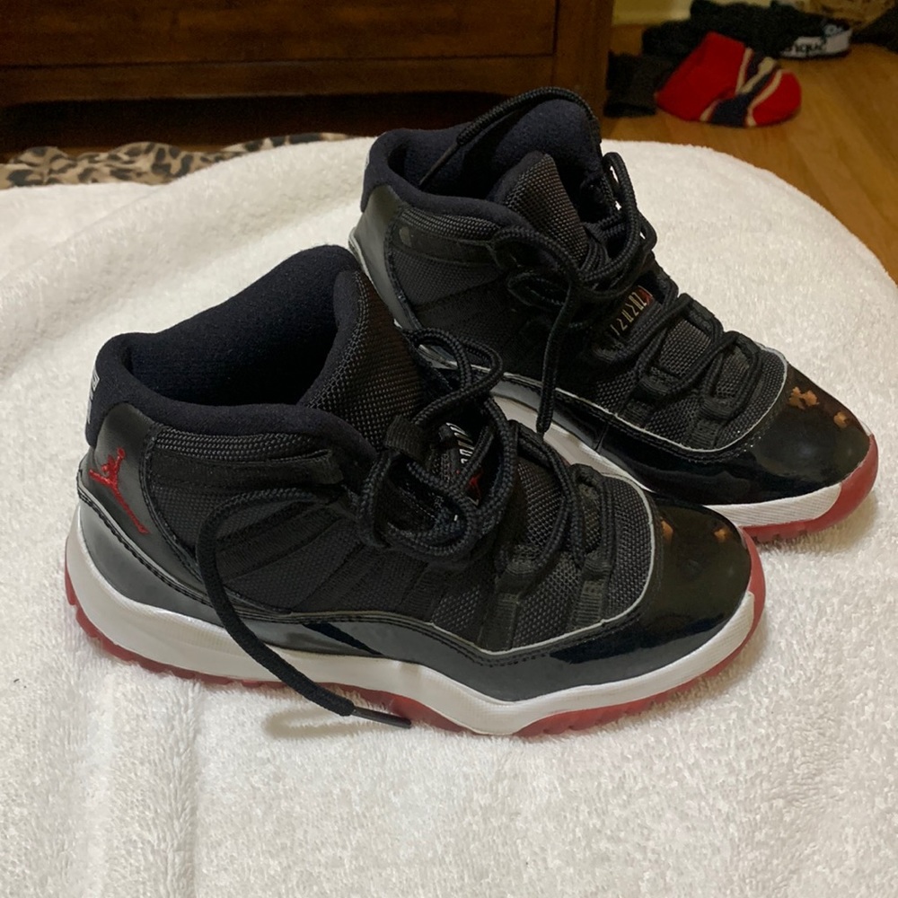 Jordan retro 11 for Kidd sz 1y color black red used